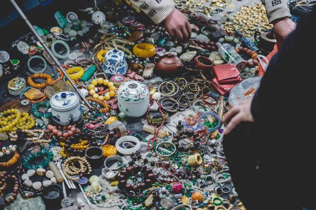 探寻魔都午夜神秘"鬼市",却与明媚春光撞了满怀!_岚灵