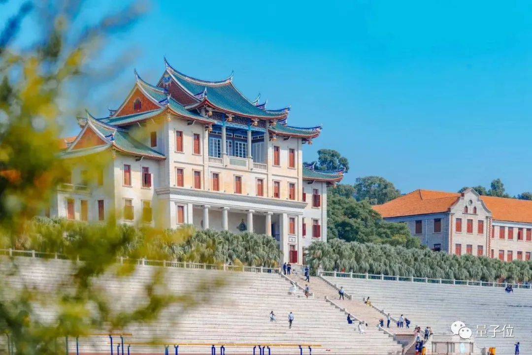 橡胶|他白手起家创办亚洲最大企业，百年前身家400万，全部捐出办大学
