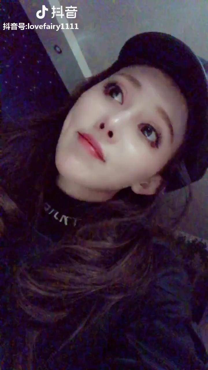 你是冬日里的冰美人女生就是谁对她好她跟谁走