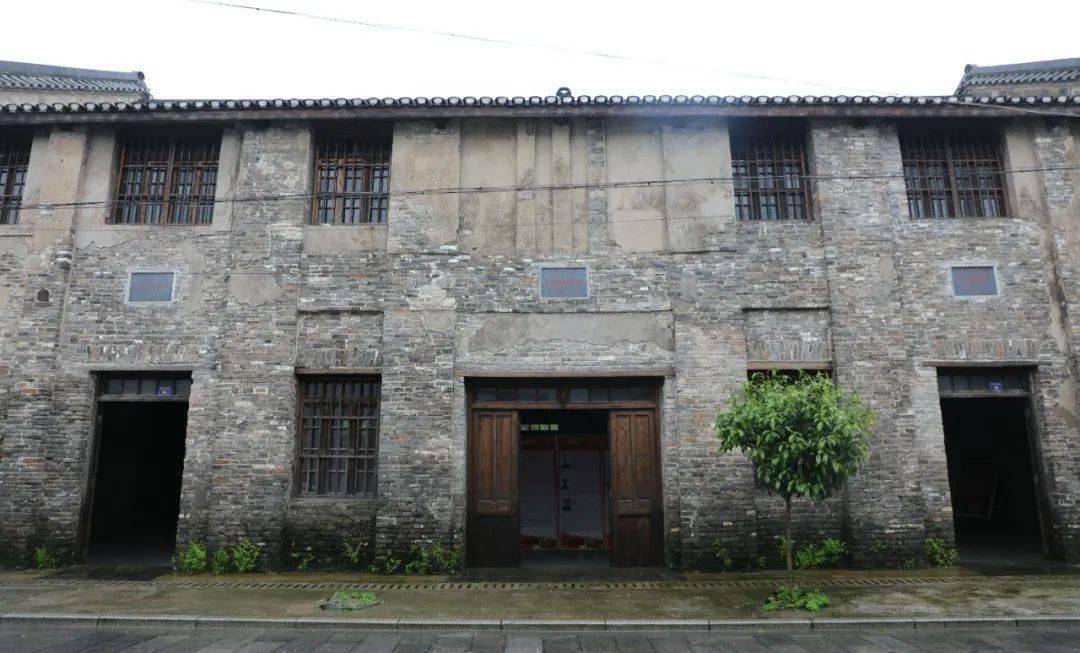 沙岗镇缅怀革命先烈传承革命精神