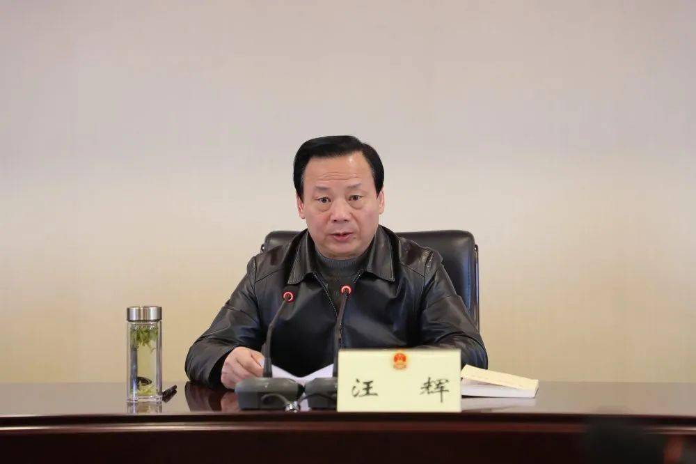 党组副书记谢兆英,县人大常委会副主任,党组成员徐会传,吕涛参加会议