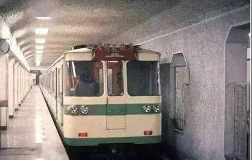 "列车运行前方是公主坟!"_北京