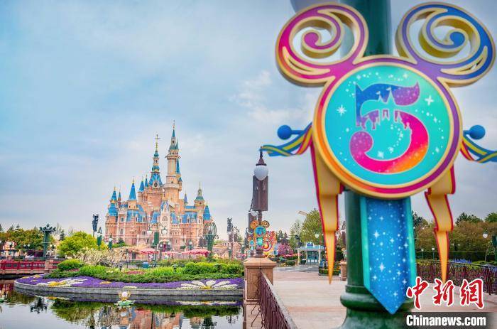 上海迪士尼度假区开启5周年庆典 全新“奇梦之光幻影秀”首演