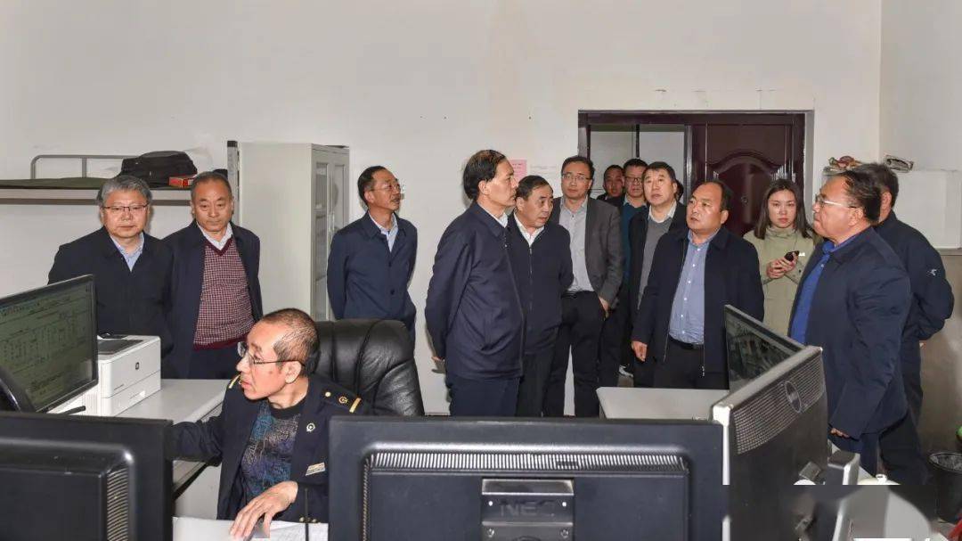 了调研的目的和意义;县政府副县长赵如宁汇报了临县服务业发展情况;县