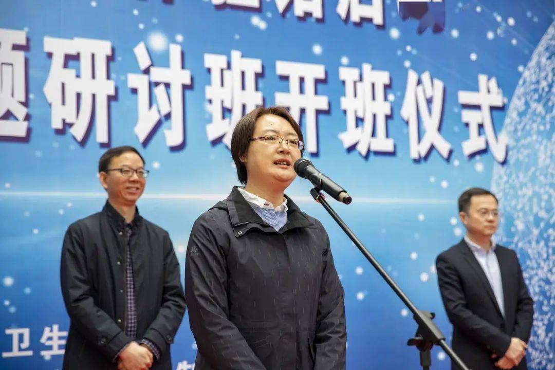 县人民政府副县长洪延艳宣布