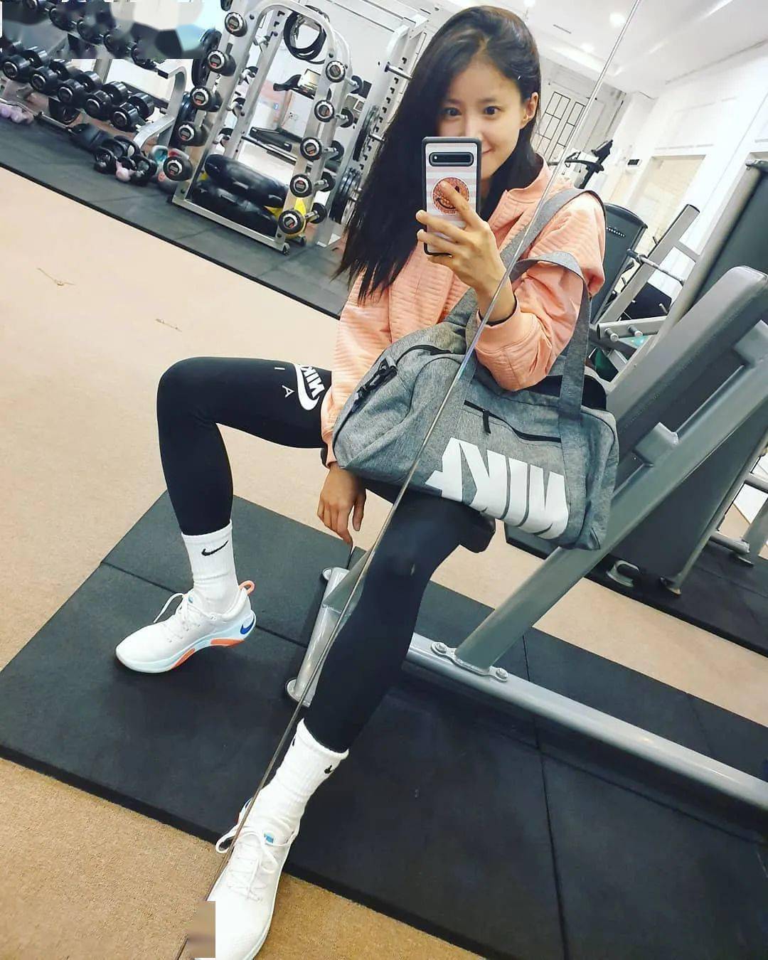 但李诗英并不以为意,继续执着追随内心所向,积极运动健身!