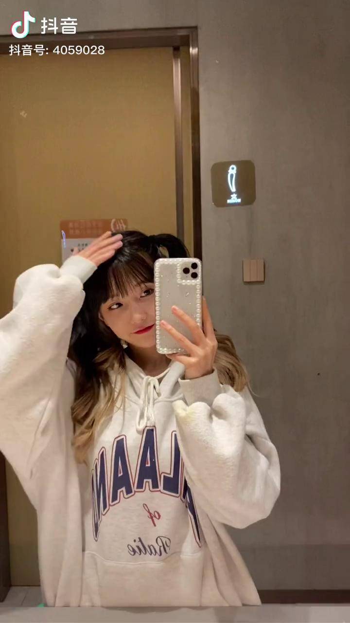 好了我就是甜妹身后的那个拽姐甜妹背后的拽姐闺蜜