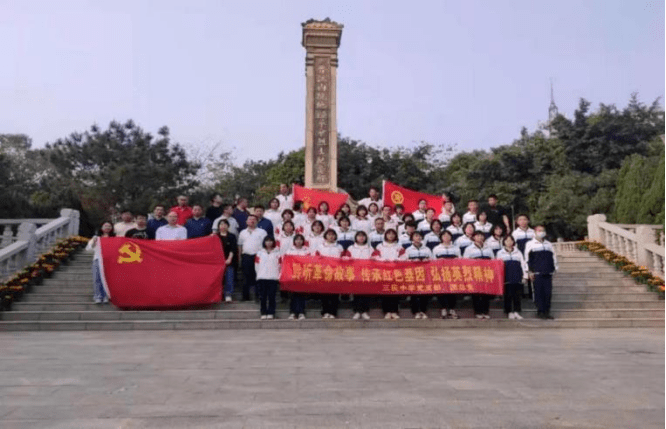 清明节前后,内坑镇团委组织三民中学,内坑中心片区等团支部前往内坑