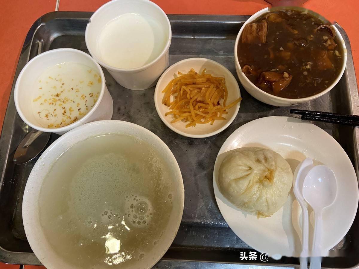 不是北京人 却爱喝豆汁 但不知道是否喝了假豆汁 味道