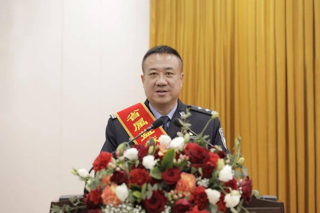 北安监狱民警韩琦跟班先进找差距我的榜样——孙东元