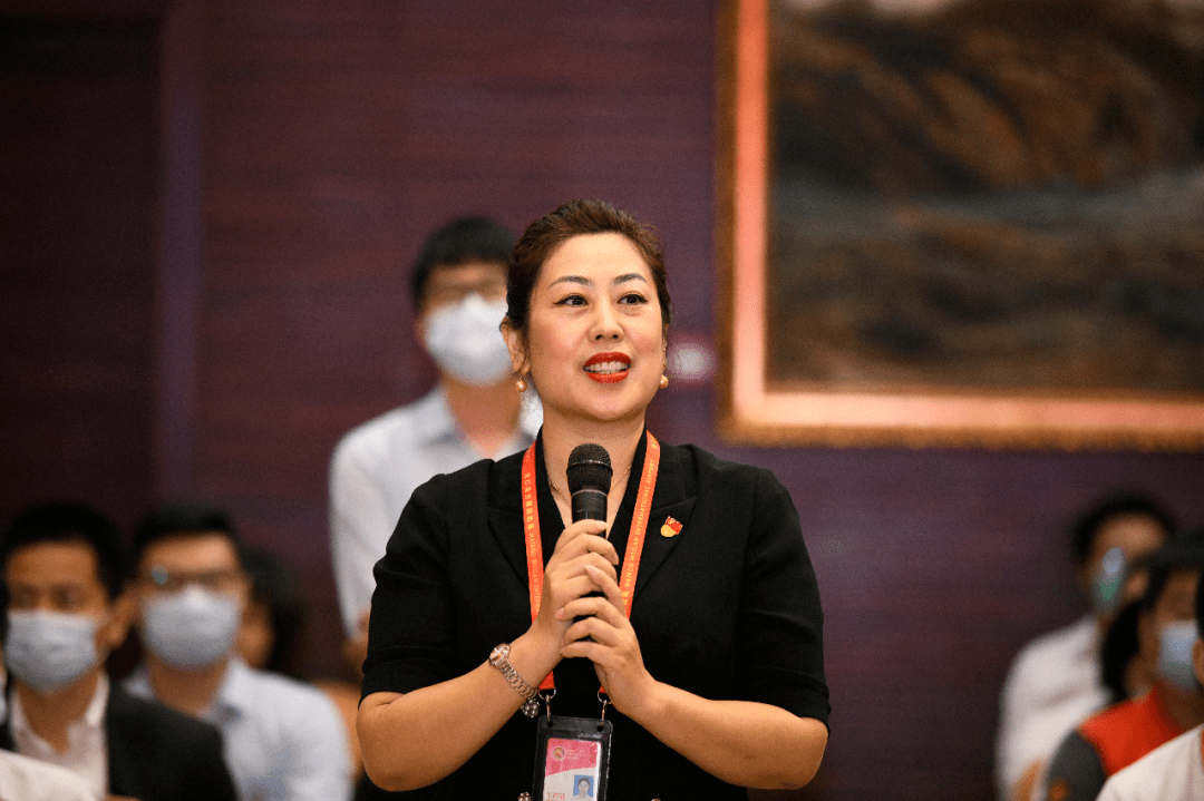 滋养初心淬炼灵魂——海航举办党史学习教育专题辅导报告会_冯建玫