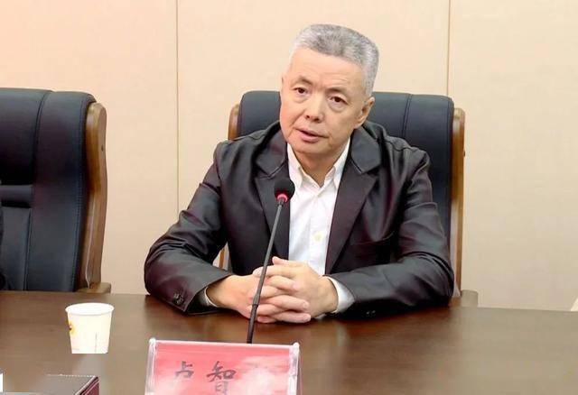 县委常委,县人武部部长梁建军,副县长,县公安局局长郭安参加签约仪式