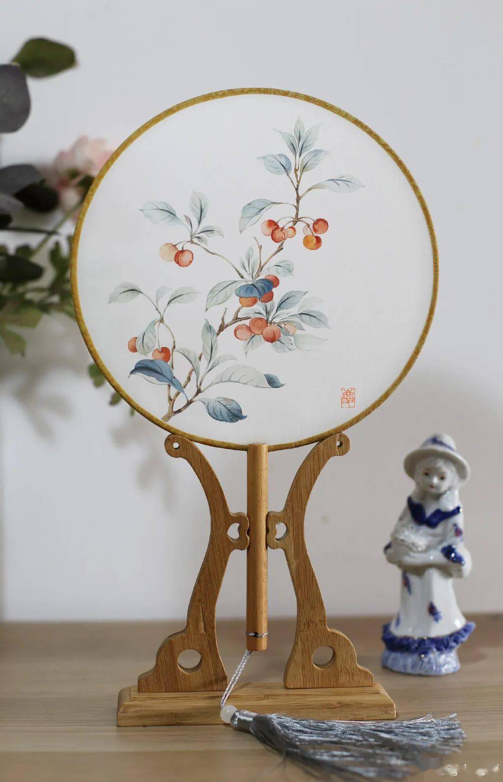 把章子怡周润发画上团扇85后小伙中国风水彩引人民日报点赞