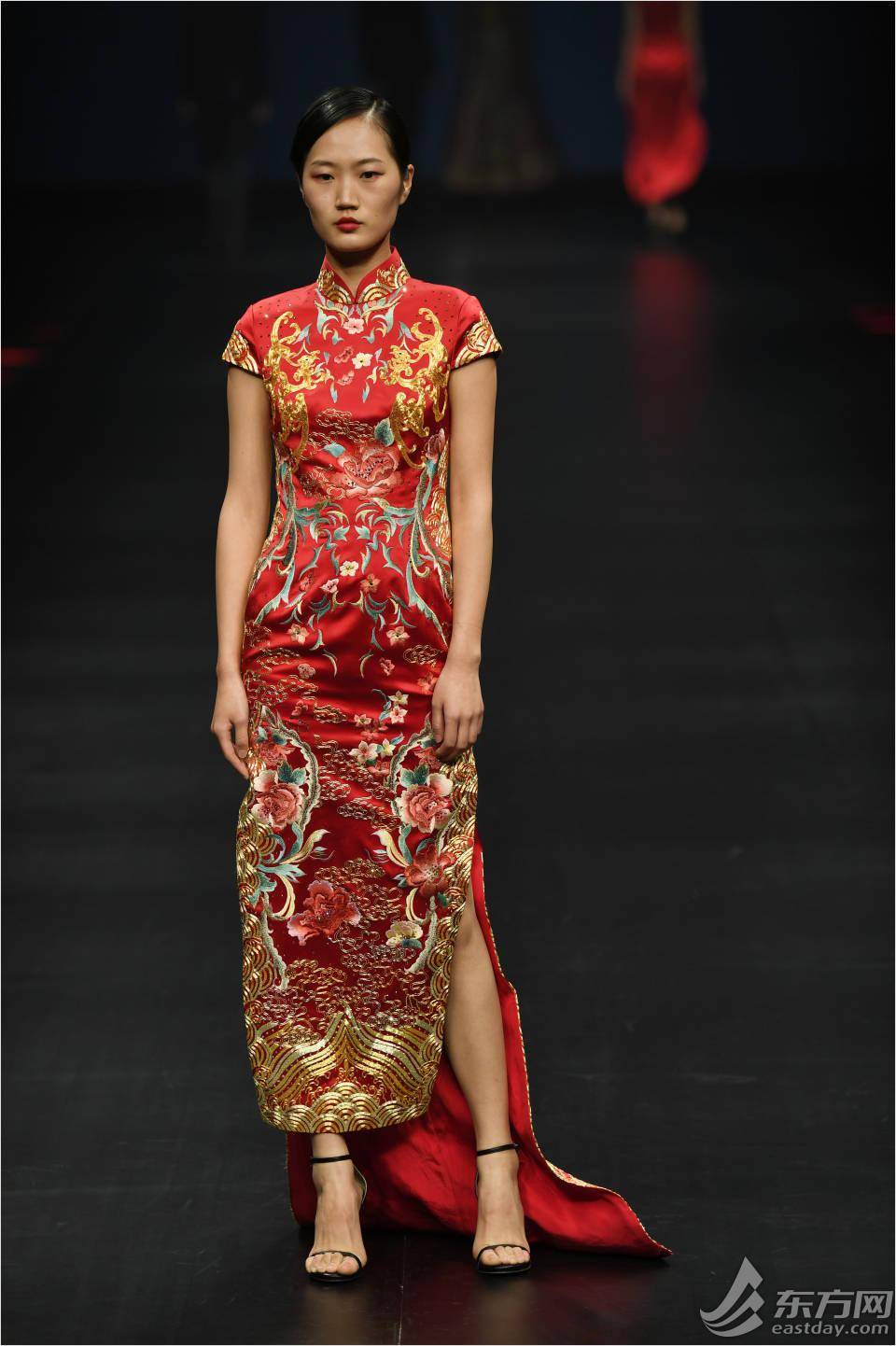 新中装设计秀亮相上海时装周 让世界看到中国时尚