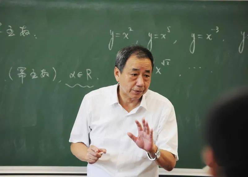 复旦大学老教授谈教书育人专栏一陈纪修学问无遗力工夫老始成回顾数学