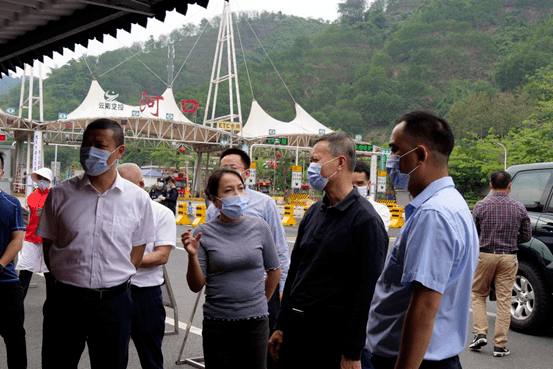实地走访一线卡点 严格执行疫情防控措施在河口瑶族自治县→面对严峻