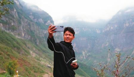 新一代悬崖村人 用直播镜头引来游客_拉博