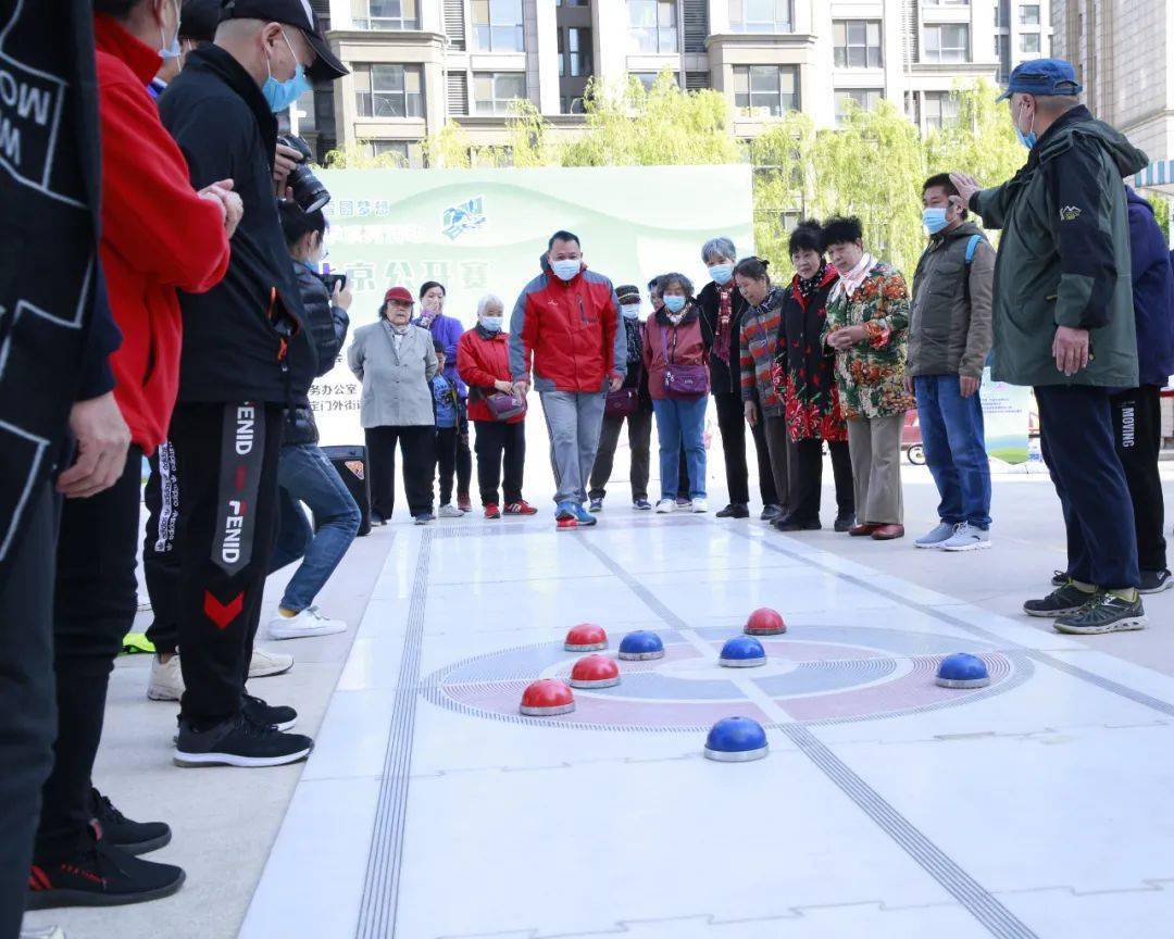 第六届大众冰雪北京公开赛冰蹴球比赛举行 民族