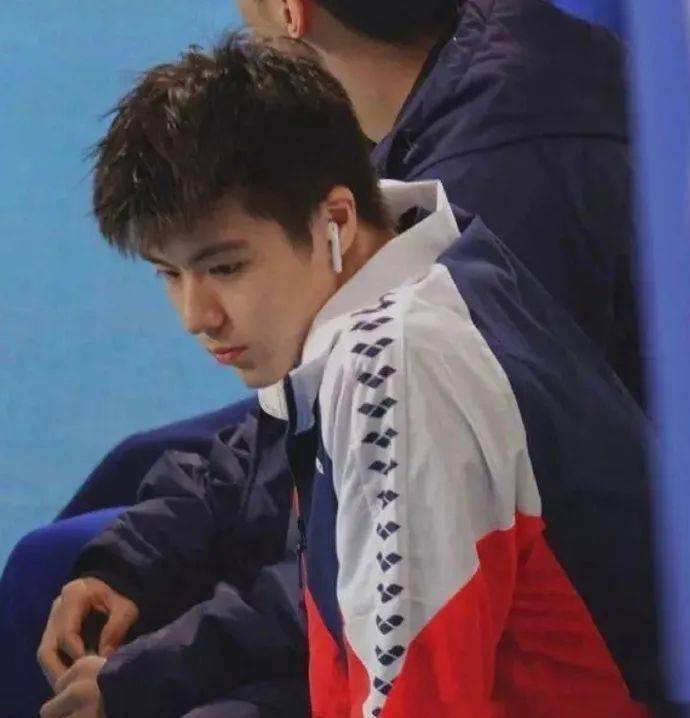 吴俊杰吴俊杰也是浙江队的一名年轻小将,在2019年全国游泳锦标赛中他