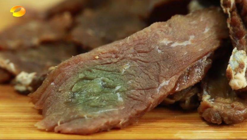 羊肉等肉类也可能有此现象,且生肉和熟肉都可能出现绿色或者彩虹色