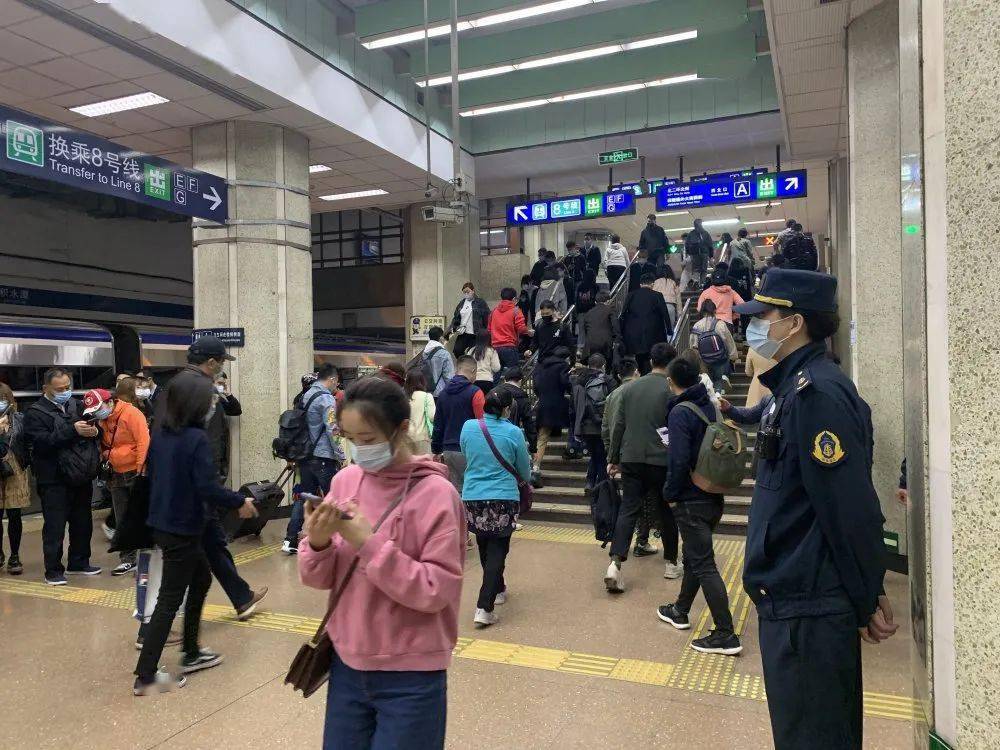 交通执法全力做好地铁积水潭站牡丹园站封站停运期间安全保障工作