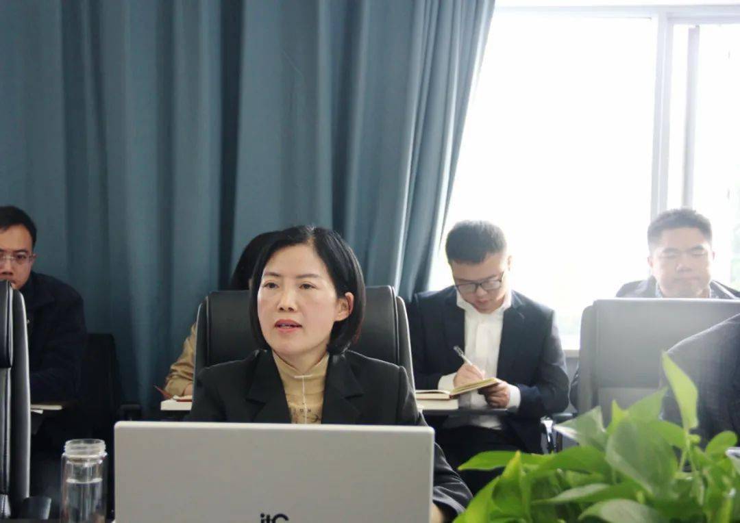 鲁晓凤表示,党史学习教育启动以来,部机关认真贯彻中央,省委和市委