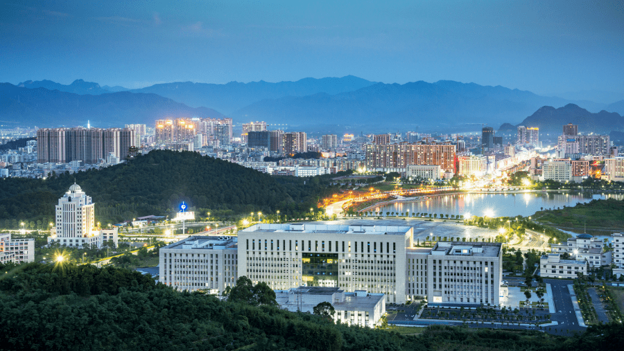 2021年是关键之年,英德市财政局紧紧围绕市委,市政府中心工作,全面