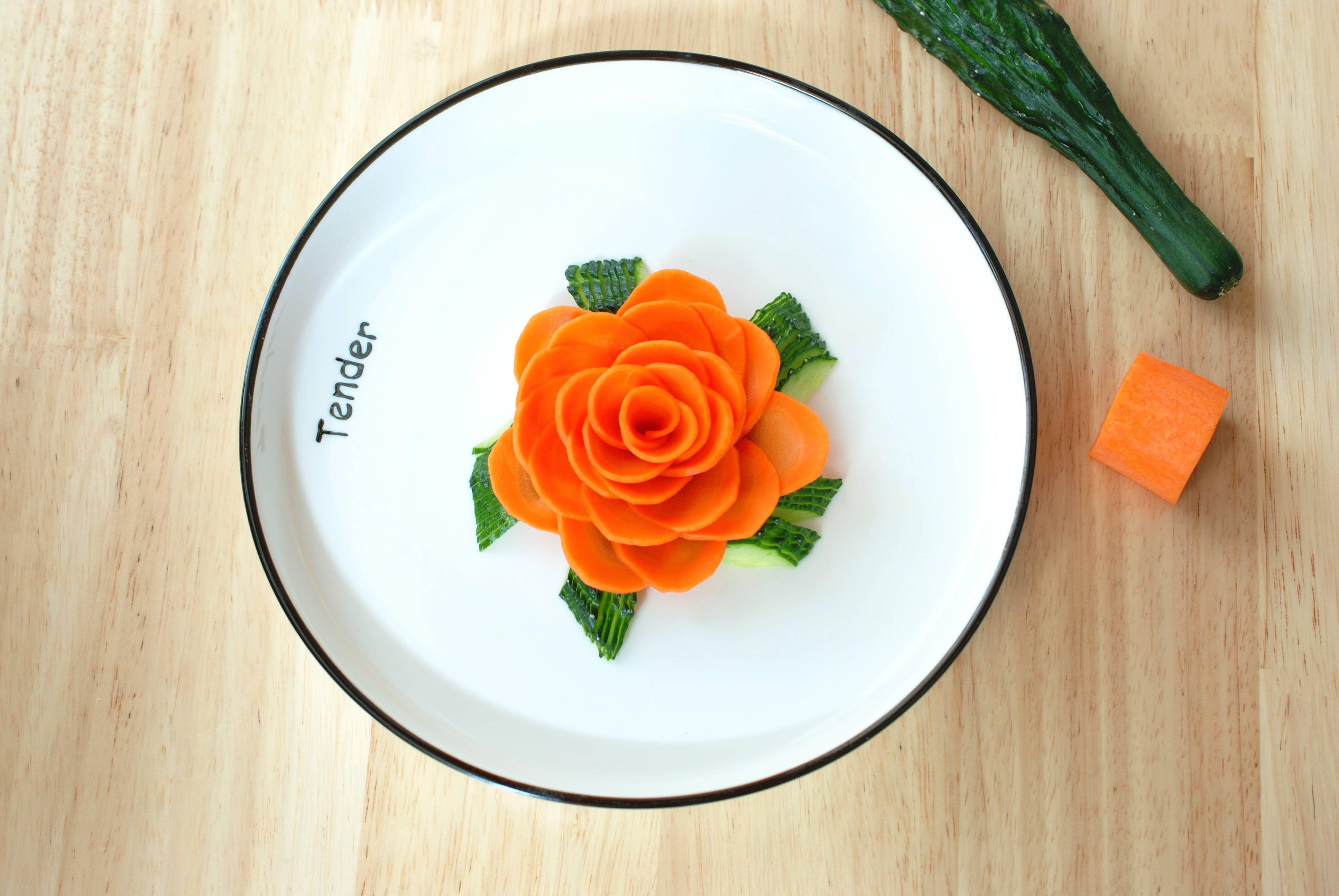 1根黄花1根胡萝卜教你做一个漂亮的盘子装饰太简单了