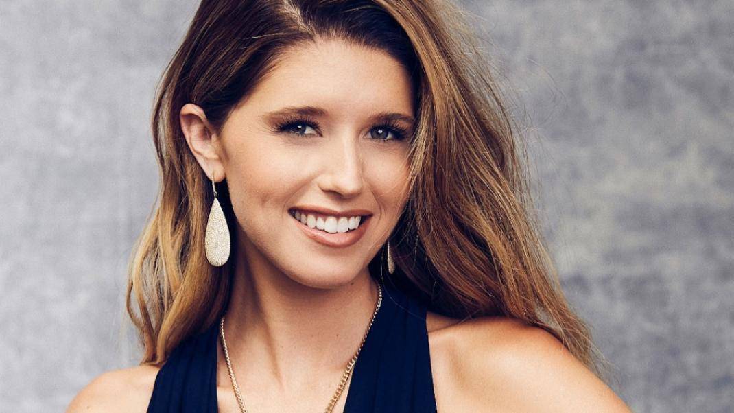 施瓦辛格女儿真不是女明星吗衣品出众颜值还高笑起来太甜了