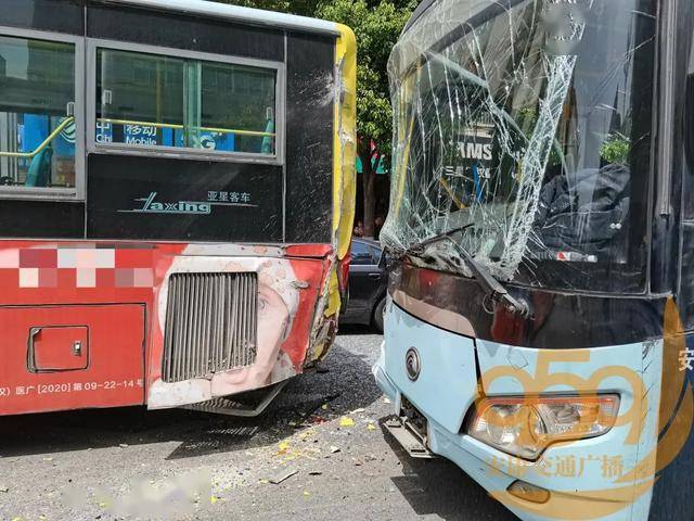 13点30分,事故车辆驶离现场,道路恢复畅通.