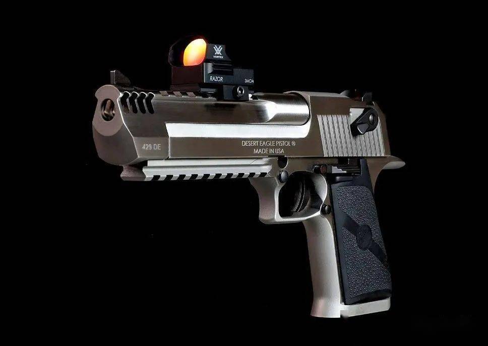 沙漠之鹰自从有了cs这款枪就走上了神坛