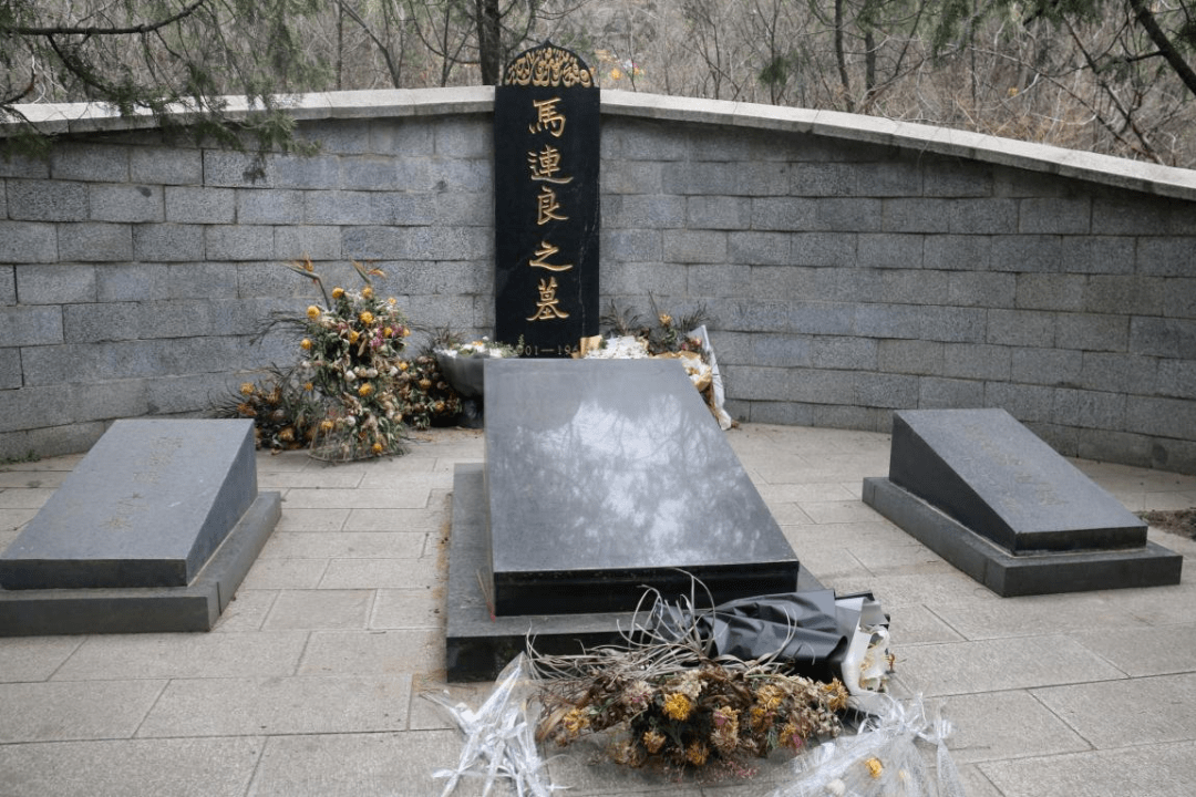 马连良是京剧老生行当的代表性人物之一,位于京剧"四大须生"之首,民国