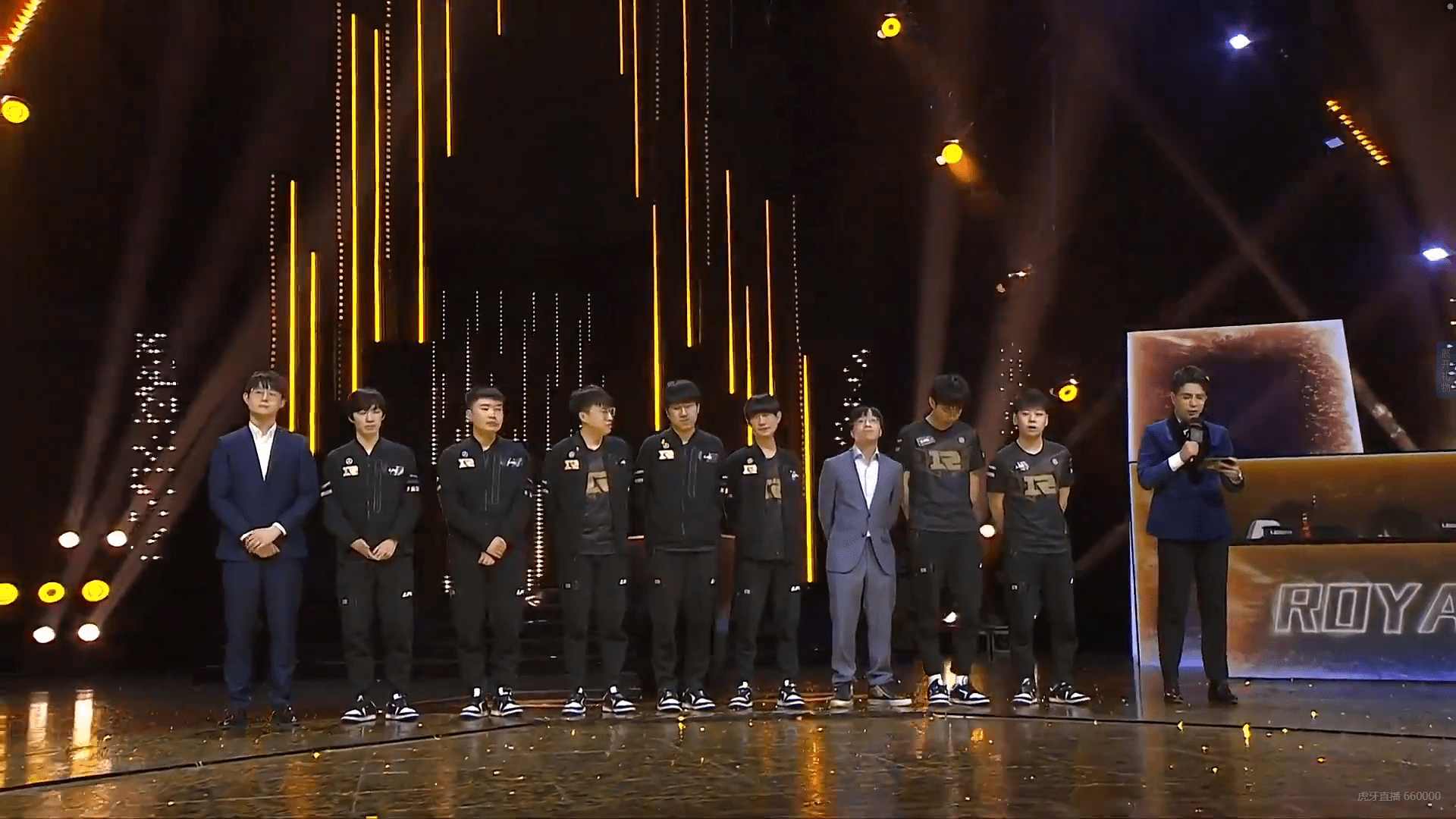 rng再淋"金雨"赛后队员兴高采烈!小虎感叹年龄大了_比赛