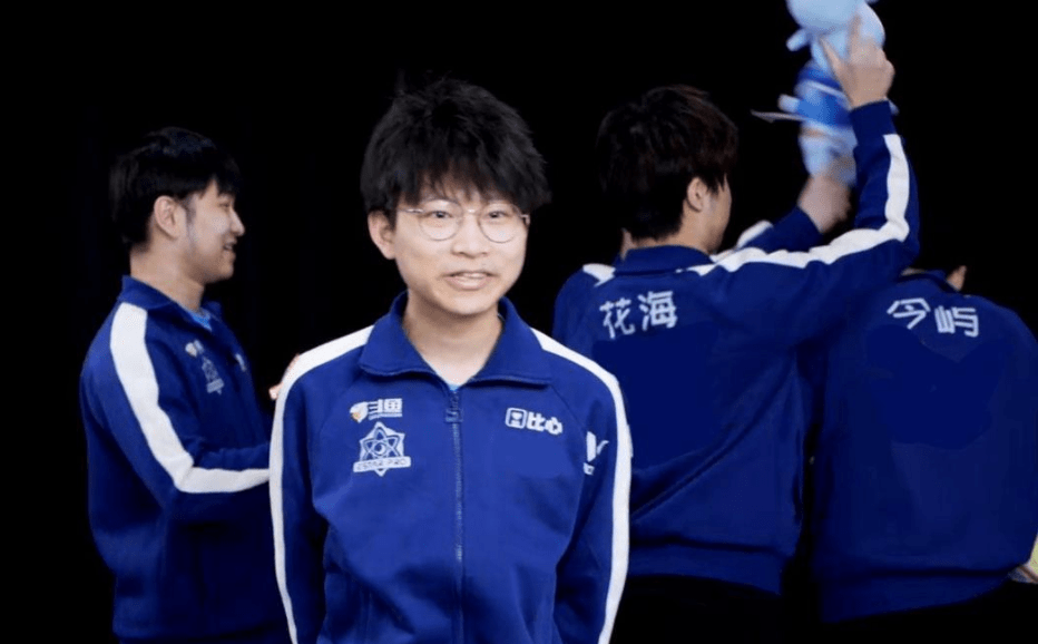 梓墨的强势表现,解说直呼代练_estar