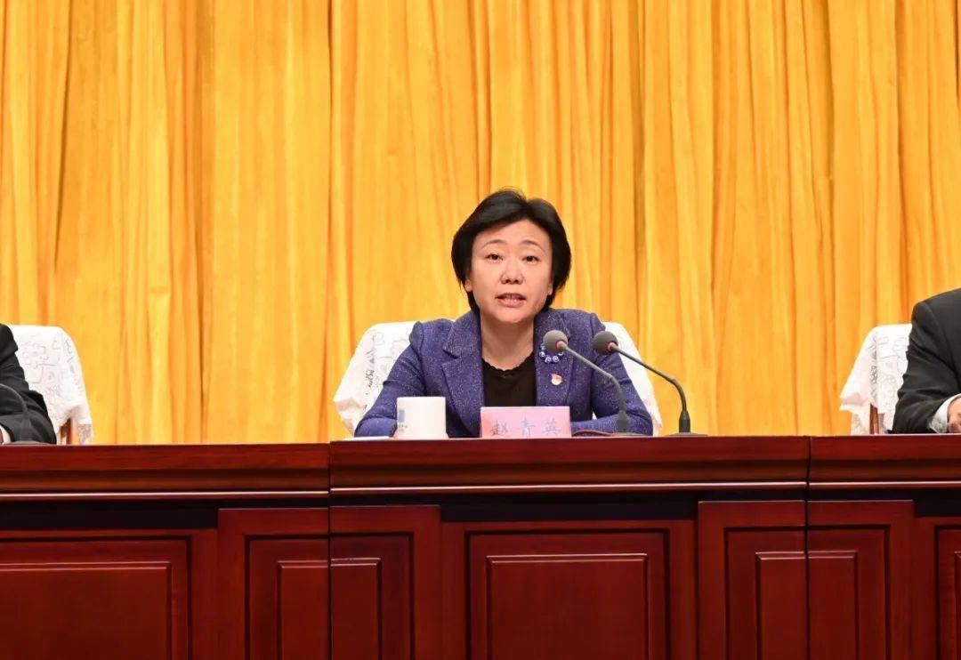 赵青英首先代表县四大班子对大会的召开表示热烈的祝贺,对县工商联