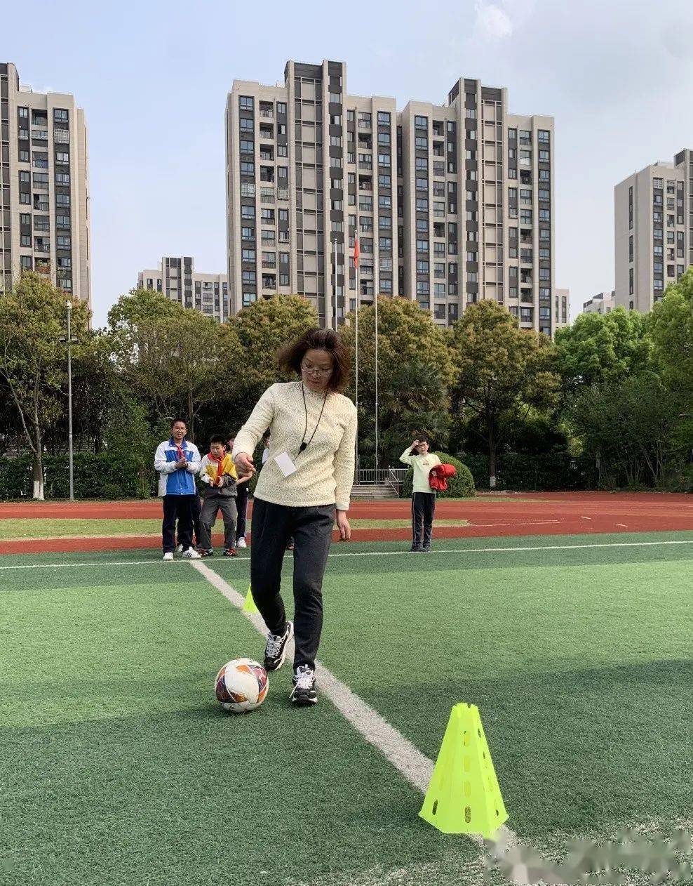 动态精彩校园绿动外中外冈中学成功举办2021校园足球节活动