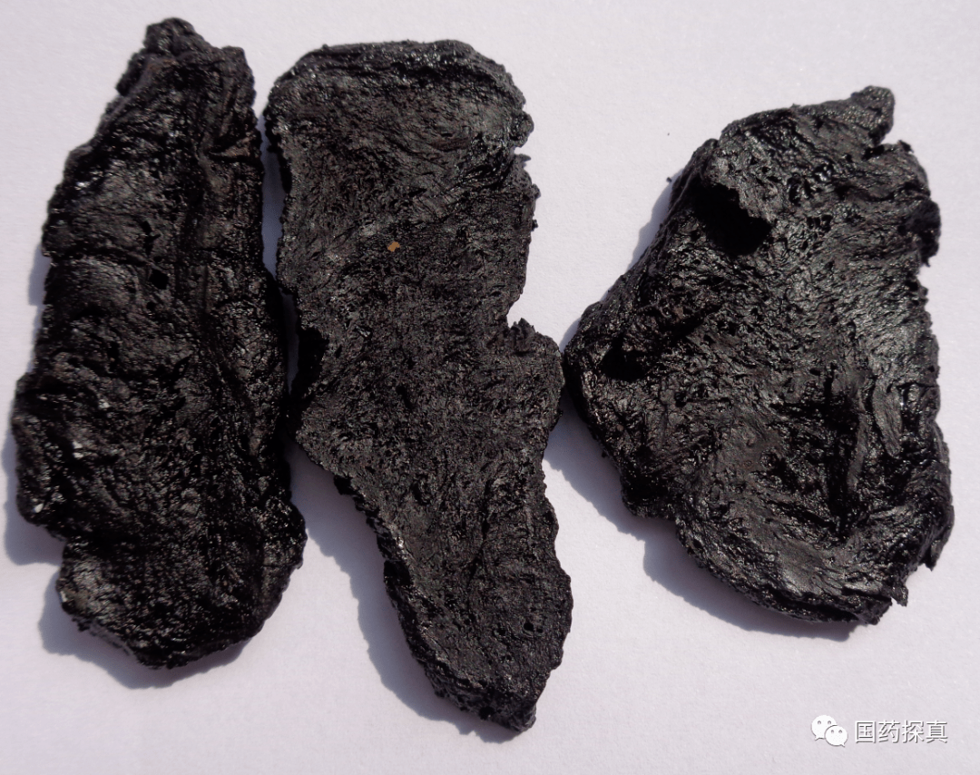 优质的熟地黄片熟地黄在传统的优劣鉴别上,以黑如漆,甘如饴,柔润