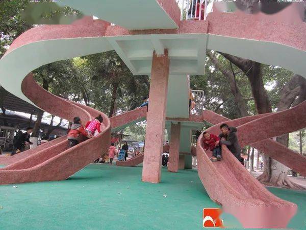 2015年2月,滑梯重建完成正式开放2014年10月份拆除旧滑梯给无数人带来
