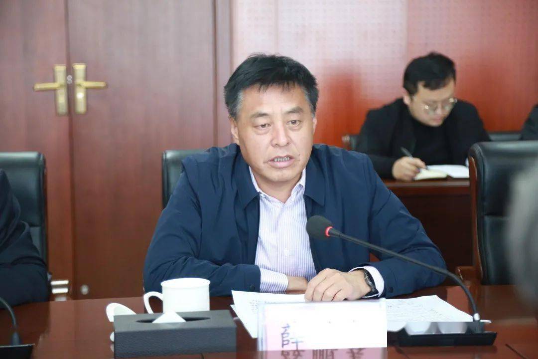 薛鹏春表示,希望伍法权院士及其团队积极发挥所长,借助院士专家工作站