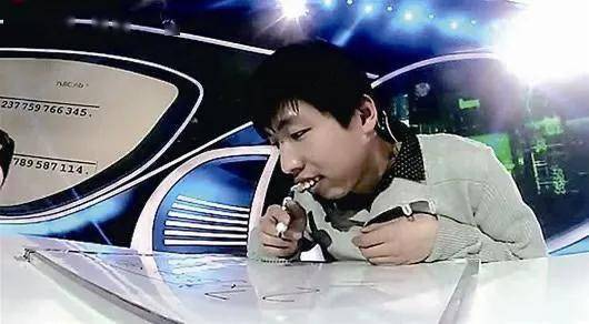 神童周玮:出生即确诊中度脑瘫,心算击败交大数学教授,现怎样了