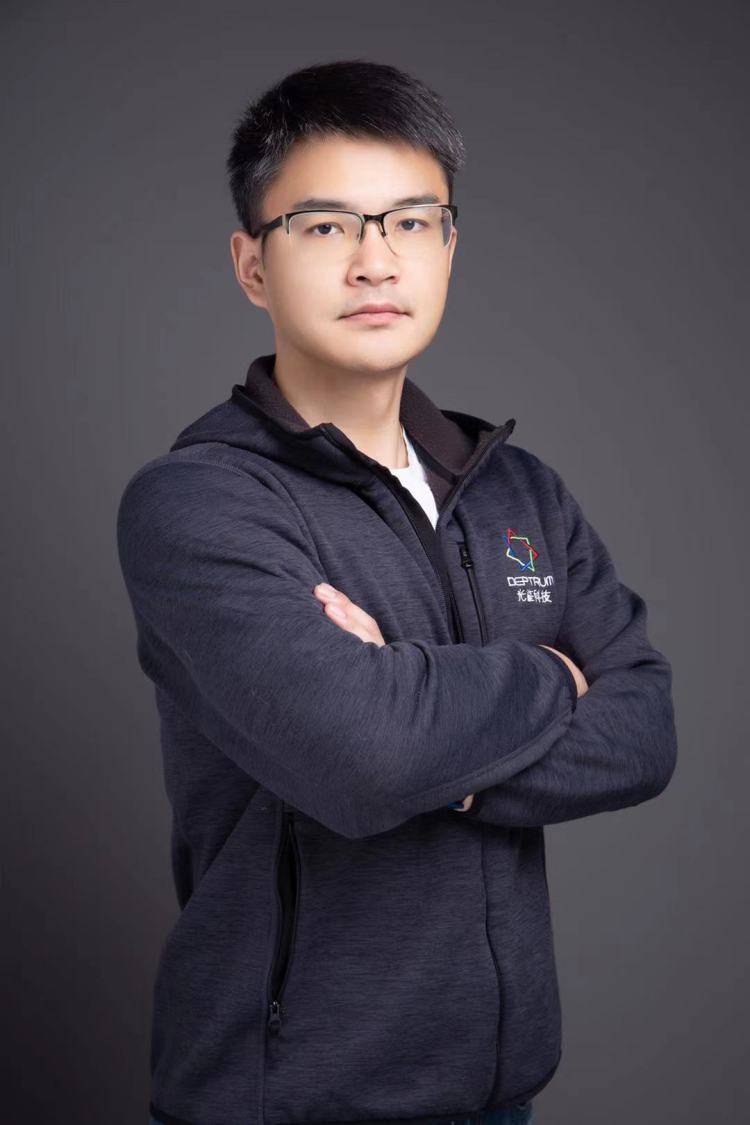 原创科创会客厅光鉴科技朱力创业者既要仰望星空也要脚踏实地