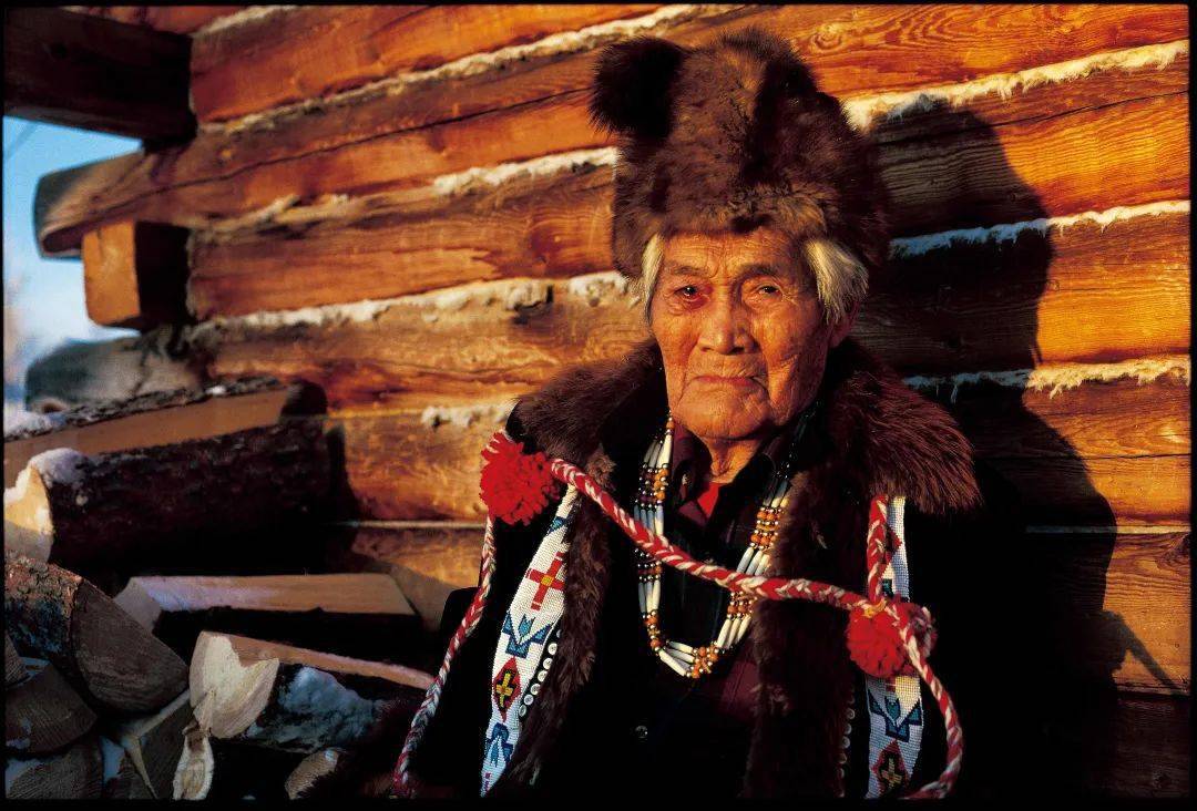 道夫曾专门数次去拜访阿萨巴斯卡族长老彼得·琼恩,长老低声为道夫唱