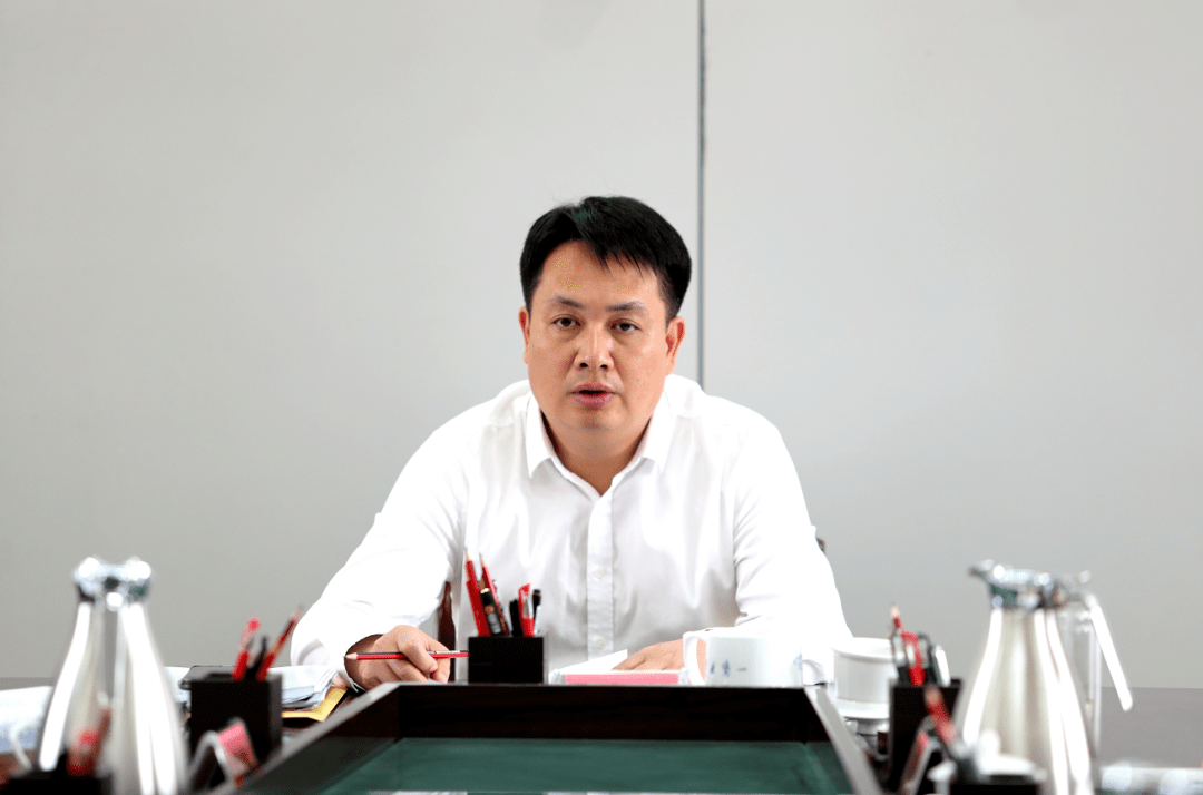 县乡领导班子换届工作领导小组会议上,赖晓军提出这些要求