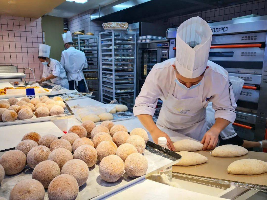 越卖越贵的网红面包,年轻人不爱吃了.