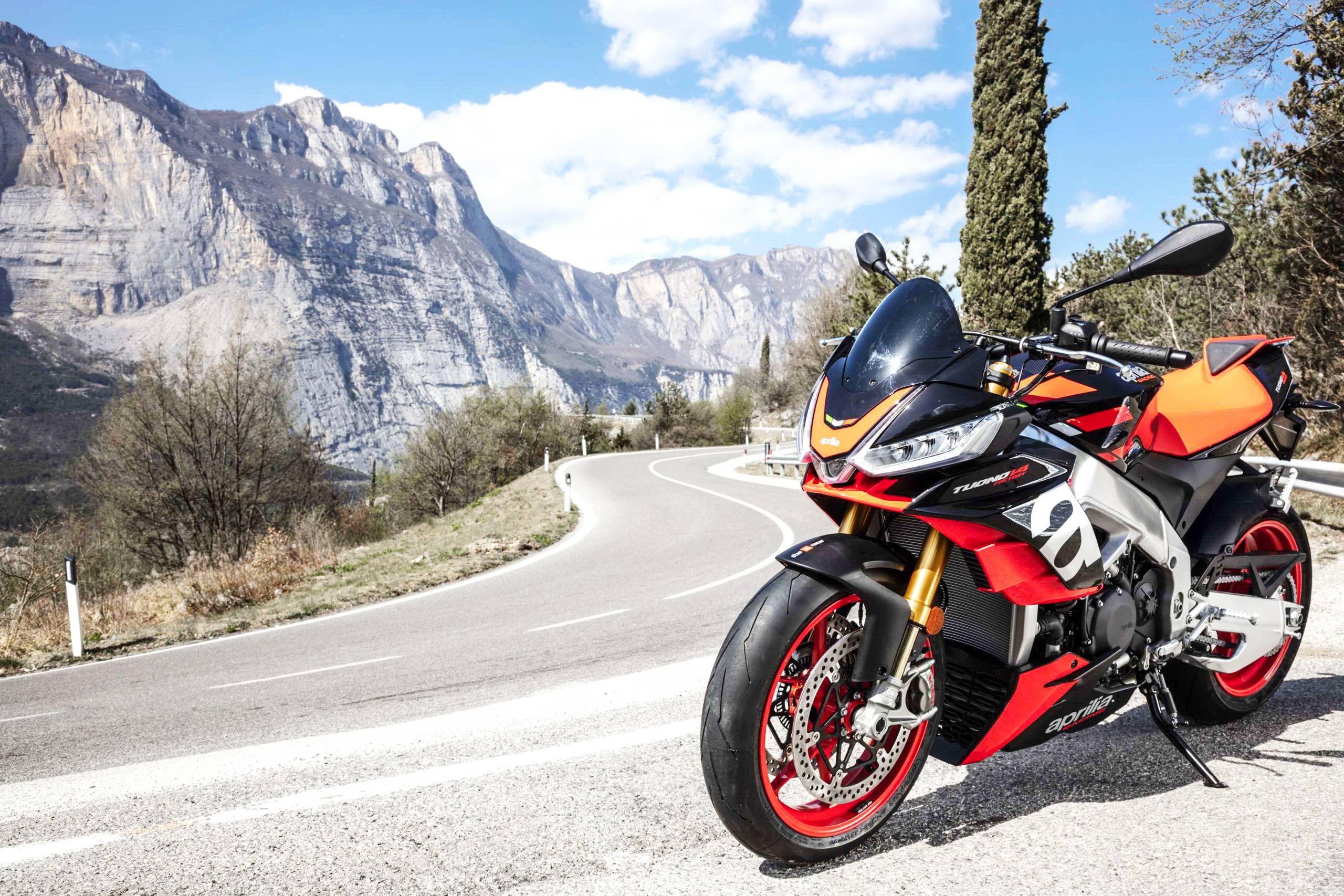 阿普利亚2021tuonov4factory户外特写