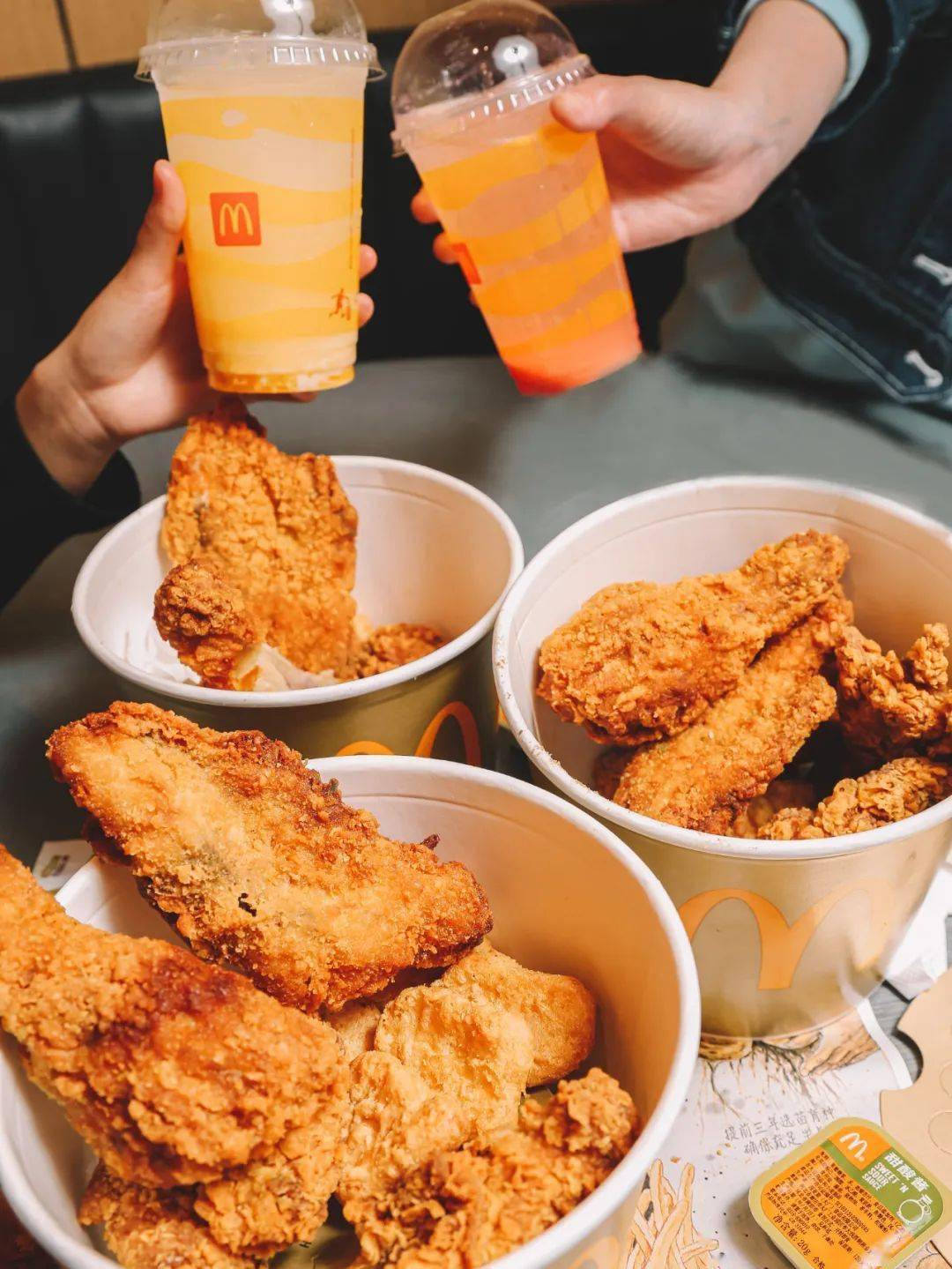 麦当劳"炸鸡天团桶"c位出道,只要39元!_菠萝