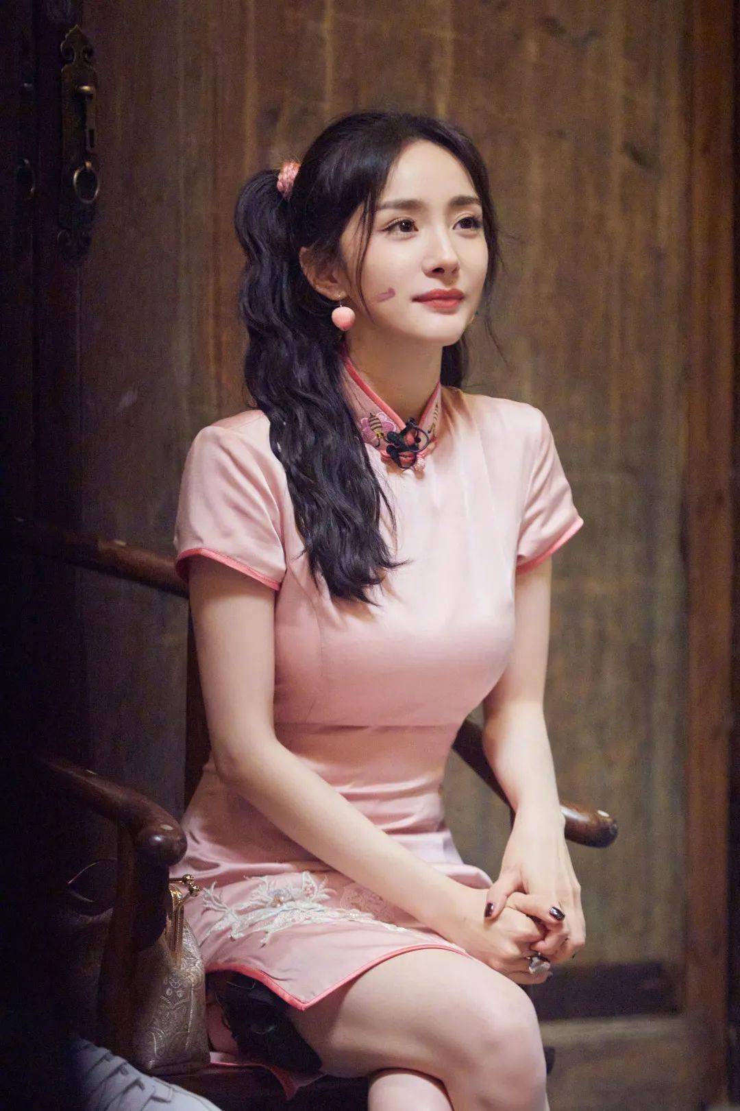 女明星爱穿导演爱拍大家疯狂pick的旗袍究竟有什么魔力