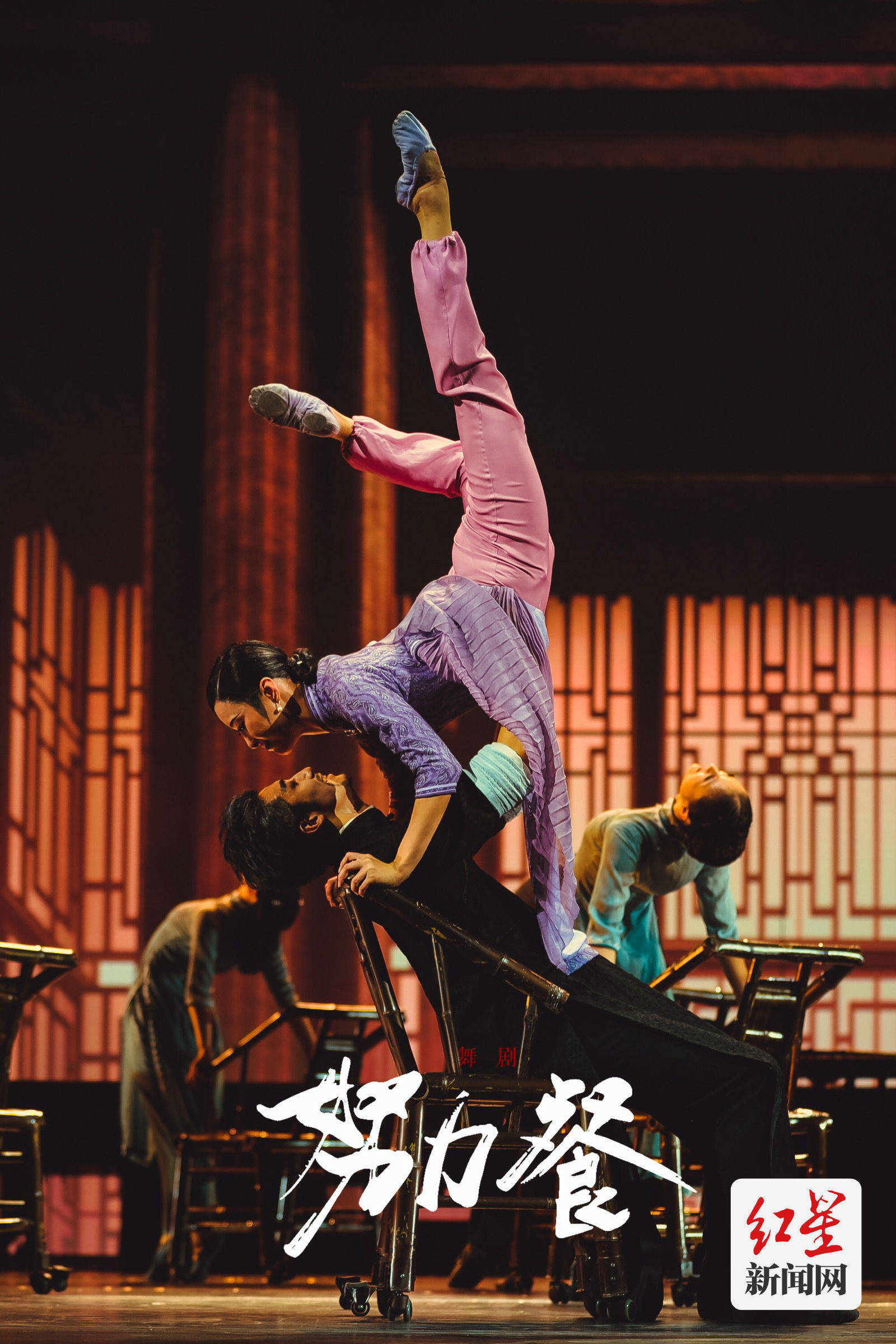 重现成都市井百态 红色基因 《努力餐》在蓉汇演