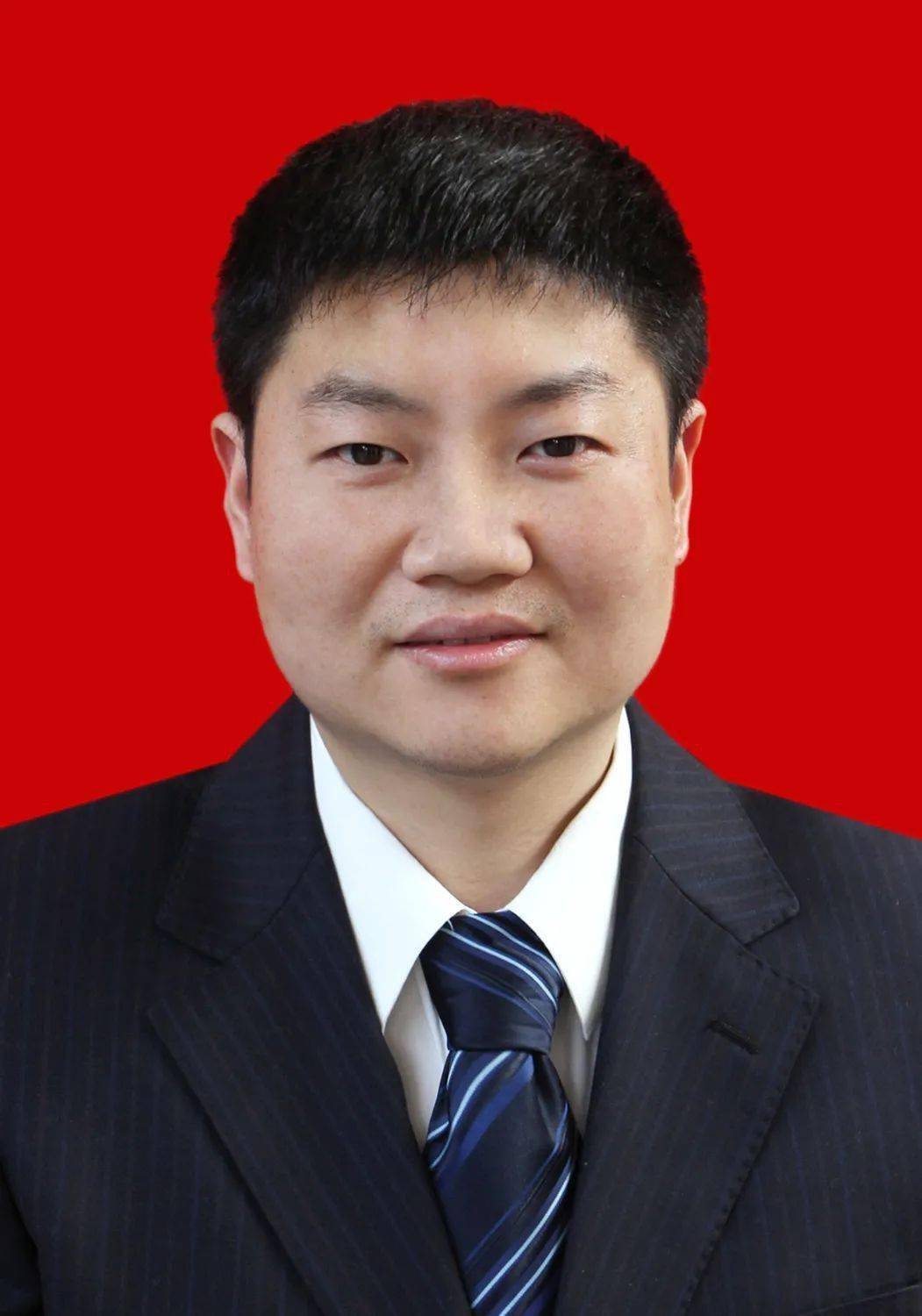 笔酣墨浓写春秋——隆昌一中语文教师舒小兵