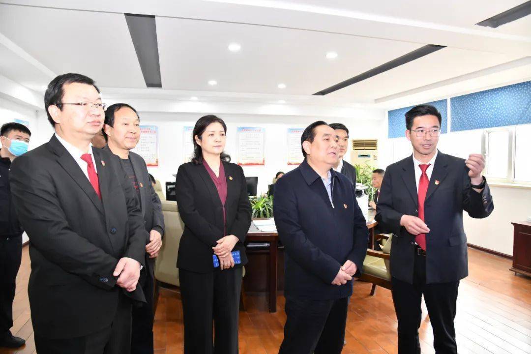 4月21日上午,省政法队伍教育整顿第三驻点指导组组长黄庚倜一行到新安